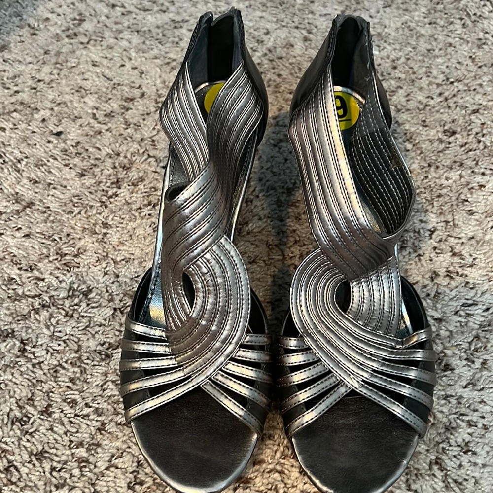 Franco Sarto size 9 heels